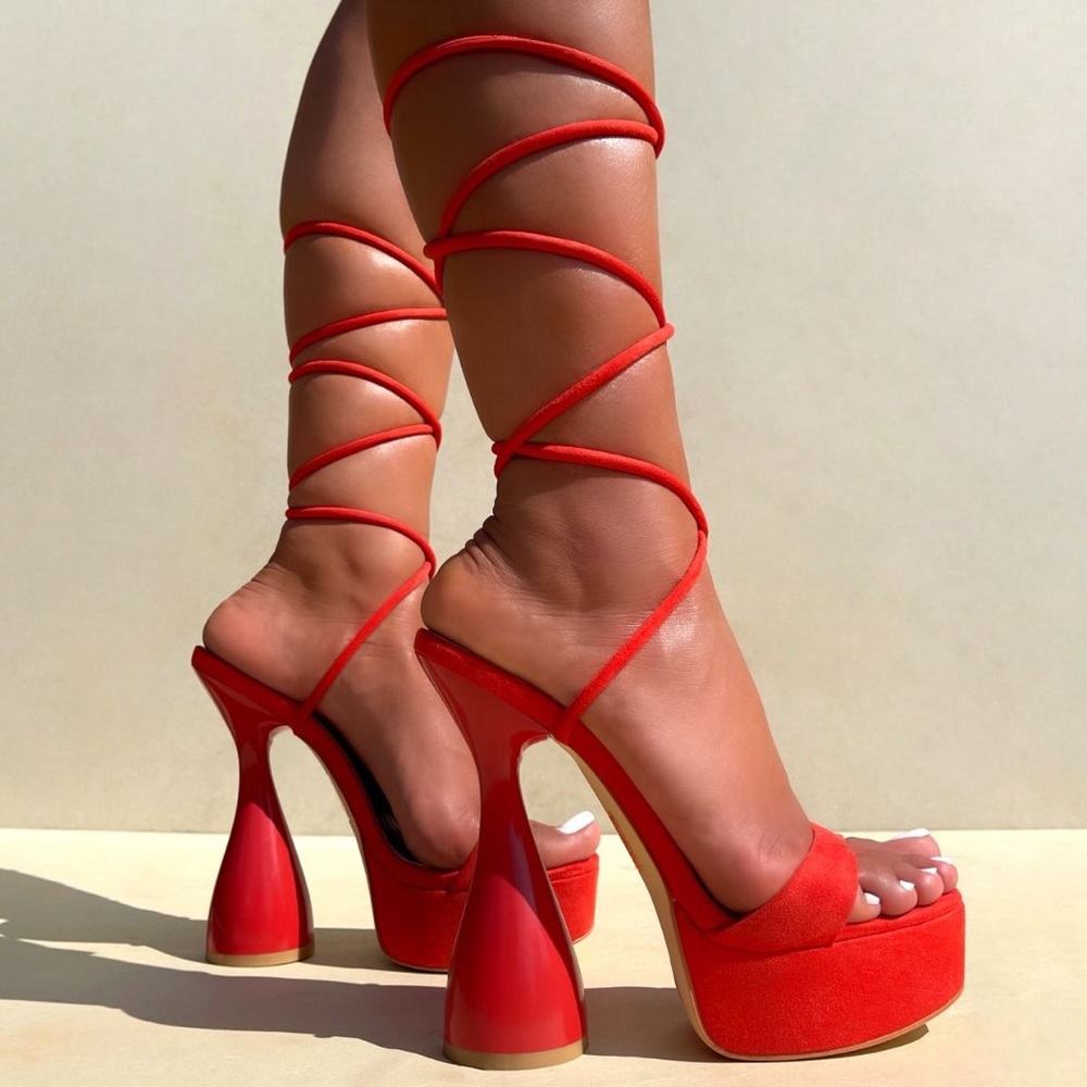 ISO - DREAM ON SCULPTURED PLATFORM HEEL BY SIMMI LDN